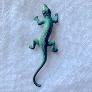 Vintage lizard pin back